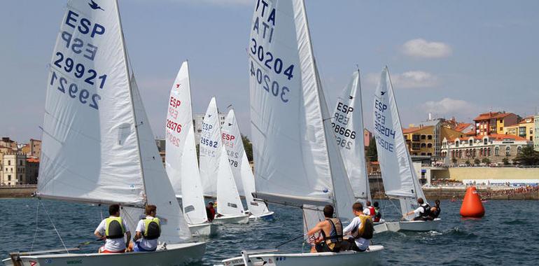 Alfonso Cabezudo y Sara García, del Club Astur de Regatas, campeones de Asturias de Snipe