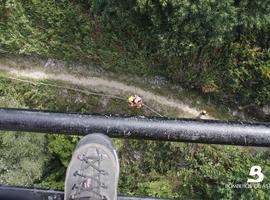Rescatada una senderista herida en Hoces del Esva en otro difícil operativo de Bomberos de Asturias