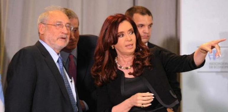 Cristina Kirchner y Joseph Stiglitz en el debate sobre neocapitalismo y deuda soberana