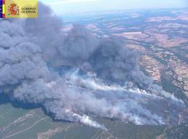 Continúa en nivel 2 y activo el incendio intencionado declarado ayer en Castrocontrigo