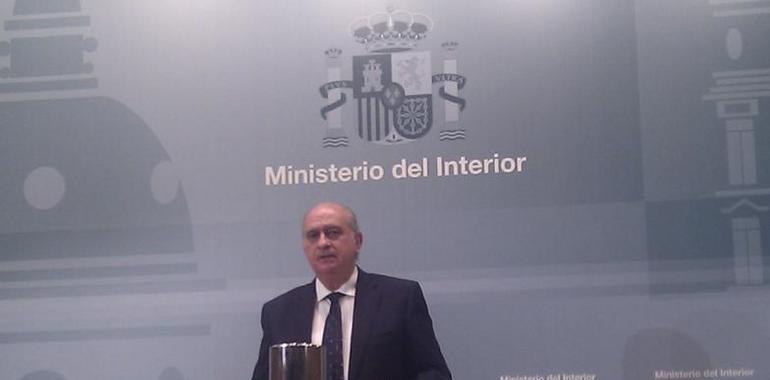 El ministro del Interior reconoce discrepancias en los informes sobre los restos en Las Quemadillas