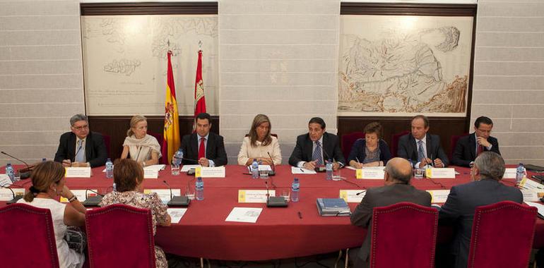 Ana Mato propone a los consejeros coordinar la normativa en materia sanitaria