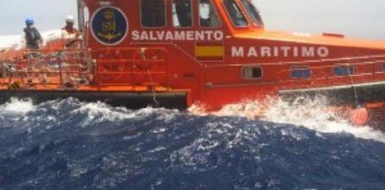 Rescatados 6 subsaharianos de una balsa localizada 7,5 millas al sureste de Tarifa