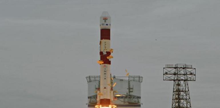 India lanza con éxito su misión espacial número 100