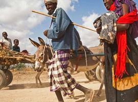 Miles de personas huyen de la ciudad somalí de Kismayo ante el aumento de la tensión