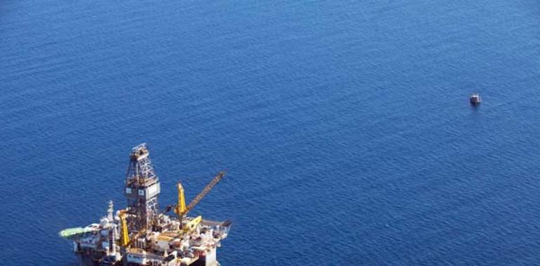 Greenpeace denuncia ante la Comisión Europea las prospecciones petrolíferas de Repsol en Canarias