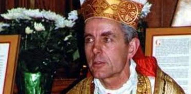 Un Obispo católico británico, condenado por negar el holocausto 