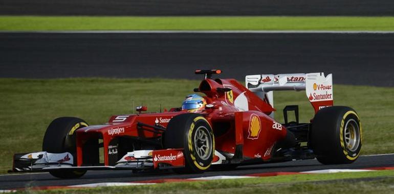 Alonso abandona y Vettel aprieta el Mundial