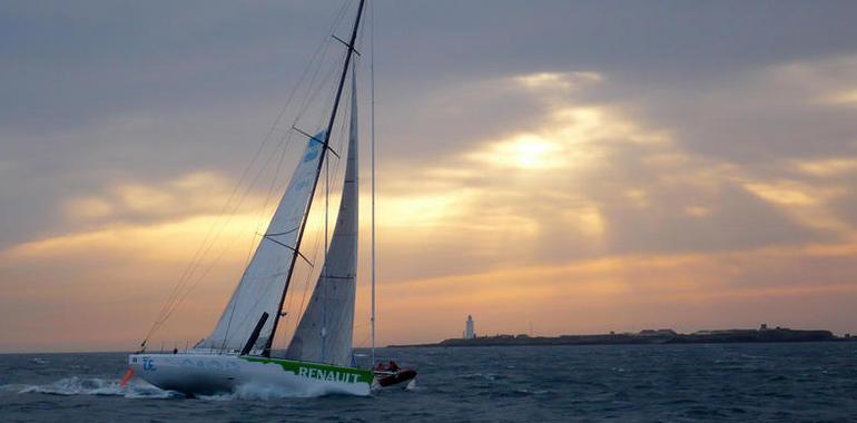 El Renault Z.E. entra en el Mediterráneo y un temporal frena al Estrella Damm en Gibraltar