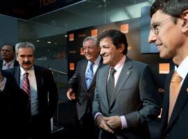 Javier Fernández: El nuevo centro de Orange "es una afortunada realidad para Oviedo y Asturias" 