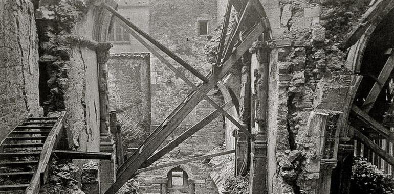 Exposición fotográfica con motivo del 70 aniversario de la reconstrucción de la Cámara Santa de Oviedo