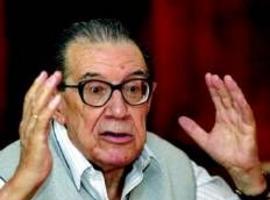 Juan Velarde, 'Colegiado de honor' del de Economistas de Asturias