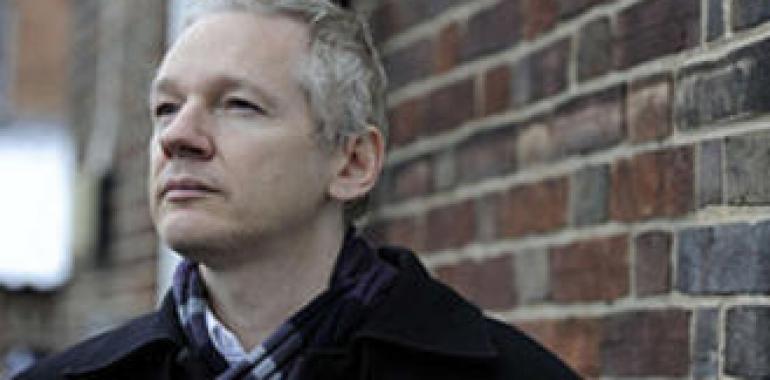 Julian Assange tiene una afección crónica en el pulmón 
