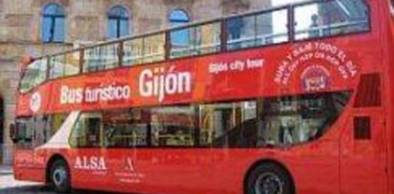 El bus turístico de Gijón recorre las calles de Nantes y Saint Nazaire 