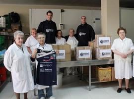 El Oviedo Baloncesto entrega 258 kilos de alimentos a la Cocina Económica
