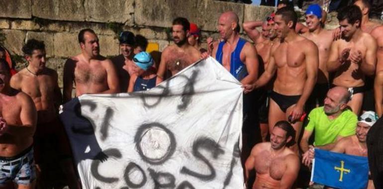 Medio centenar de nadadores participaron espontáneamente en la Copa Navidad
