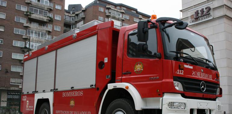Excarcelado un camionero atrapado en su cabina tras chocar contra un puente