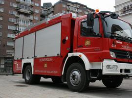 Excarcelado un camionero atrapado en su cabina tras chocar contra un puente