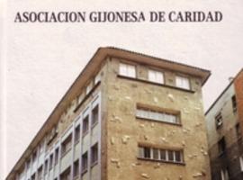 Entrega de los alimentos recogidos en 'Operación Kilo' a la Cocina Económica de Gijón