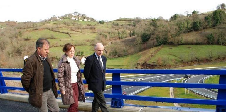 La Consejería invertirá cerca de 2M€ para mejorar carreteras y caminos del concejo de Bimenes