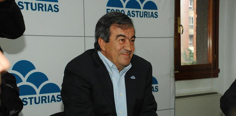 Álvarez-Cascos teme que "se prive a los asturianos de su patrimonio financiero" con el banco de Cajastur