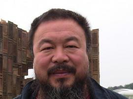 Ai Weiwei en libertad bajo fianza, pero 'sin voz'