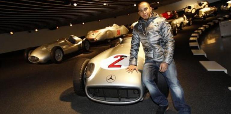 Hamilton visitó la sede de Mercedes