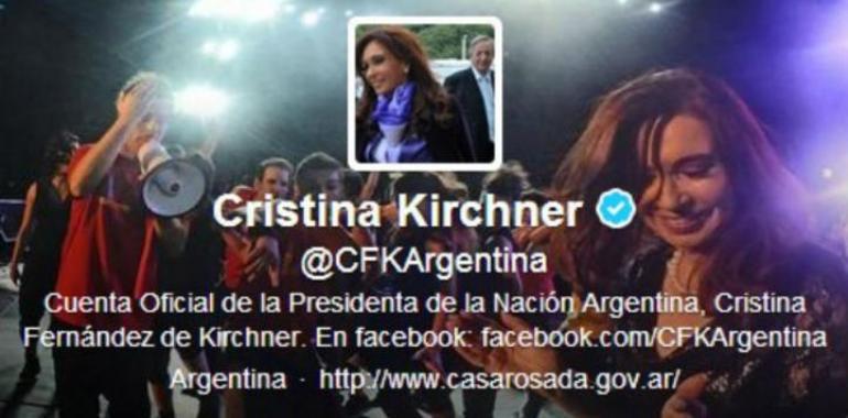 Cristina califica de "canallada" la publicación de una falsa foto de Chávez en la portada de El País