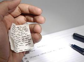 Anulan un examen con más de mil aspirantes a educadores tras filtrar las preguntas por wathsapp
