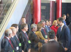 Don Felipe y Doña Leticia visitan el estand de Asturias en una Fitur más comercial que nunca