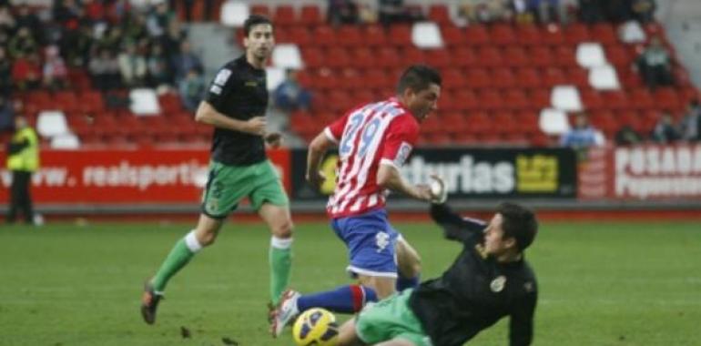 El Sporting no puede con el colista
