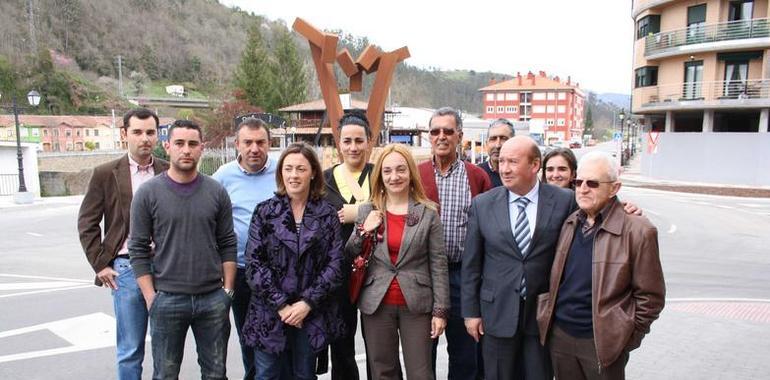 Nueva glorieta y urbanización de El Orrín, en Piloña