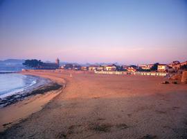 Los 'chiringuitos' en las playas asturianas se hacen adultos