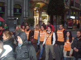 Miembros d'Iniciativa pol Asturianu participen na manifestación contra la LOMCE