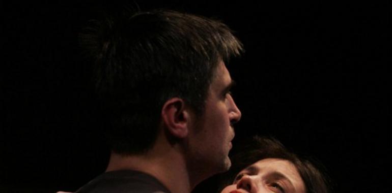 La Tejedora de Sueños sube a las tablas del Teatro de la Laboral la obra “Locos de amor”