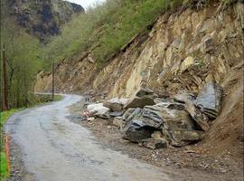 Roces denuncia“el estado lamentable" del tramo Torga a Luiña y exige que se cumpla el contrato de obra