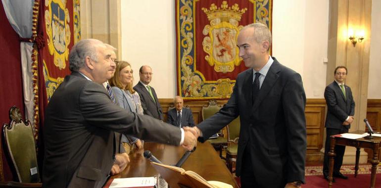 Ignacio González del Rey toma posesión como nuevo Secretario General de la Universidad de Oviedo