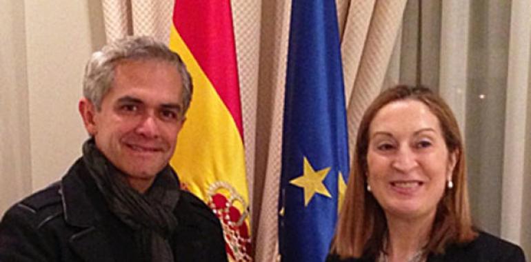 La ministra de Fomento se reúne con el gobernador de México D.F.