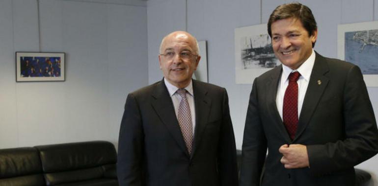Javier Fernández pide a Almunia el 