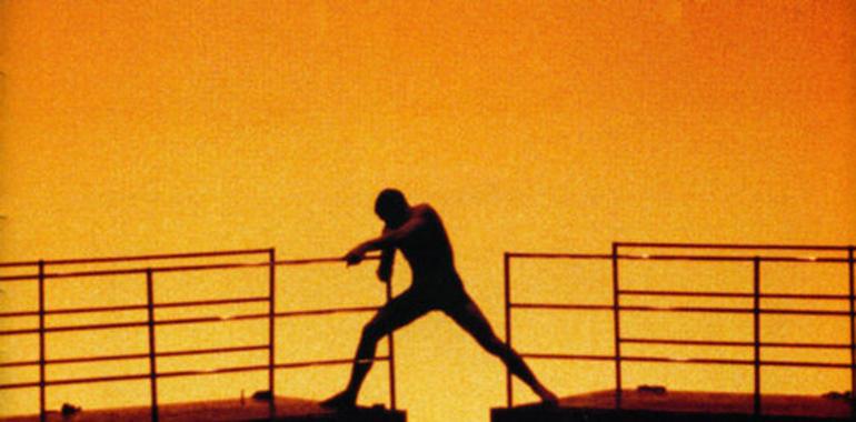 Fabrizio Plessi crea la instalación visual en "Titanic" del Ballet de Marsella en el Festival de Danza