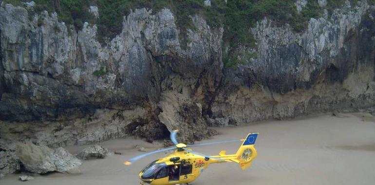 Exitoso rescate de una mujer, herida al caer en una zona difícil de San Martín de Celorio, 