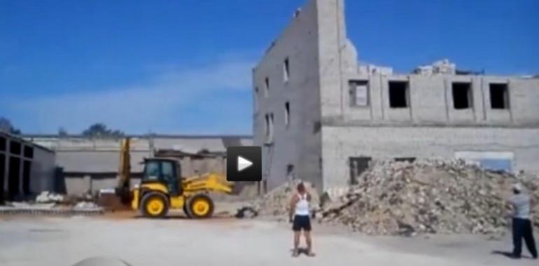 Impactante vídeo de un joven que graba su propia muuerte en el derribo de un edificio