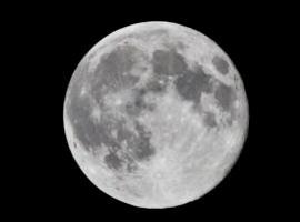 La luna más grande en la noche más corta