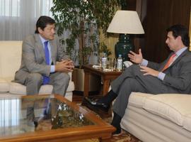 Asturias, Galicia y País Vasco faenan 'al cerco' en la defensa de los astilleros