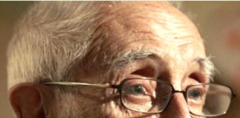 Homenaje al profesor José Luis Sampedro con la presencia de su viuda y amigos