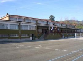 IU apoya movilizaciones para que se mantenga el transporte gratuito de alumnos de Las Campas