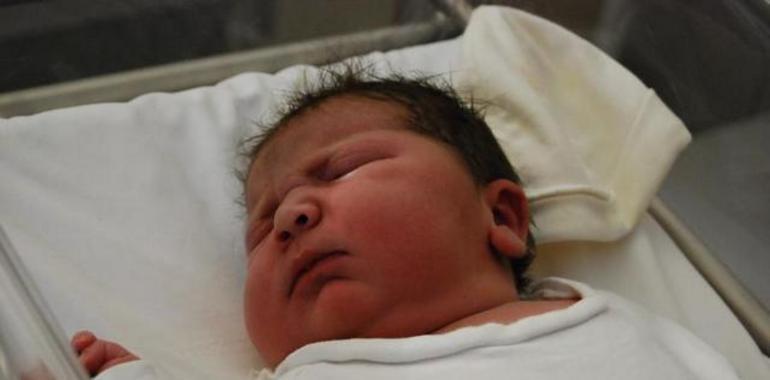 María Lorena Marín: 6 kilos y 20 gramos pesó la neña más grande de españa