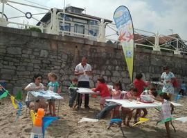 Los voluntarios de la playa toman 'Oxígeno' en Ribadesella