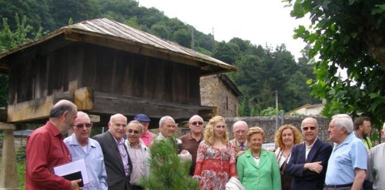 Homenaje a José Ramón González, Monxu, de Langreanos en el Mundo