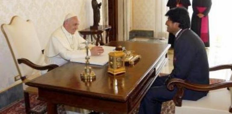 Francisco y Evo Morales conversan sobre la lucha contra las desigualdades sociales y la pobreza